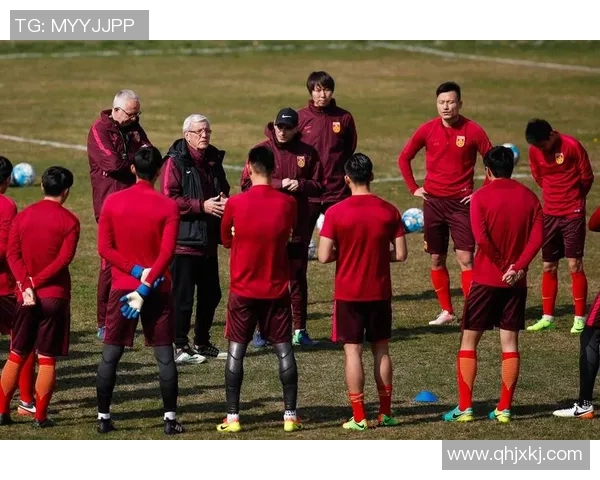 足球明星与国足亲密互动瞬间展现团结与梦想的力量